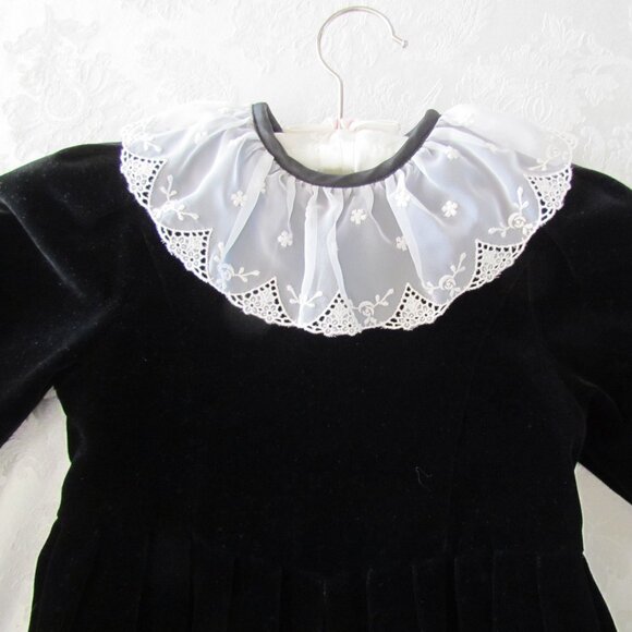 GIRL'S LAURA ASHLEY BLACK VELVET DRESS, 3-4 YEARS w LACE COLLAR; MOTHER & CHILD - Picture 3 of 8